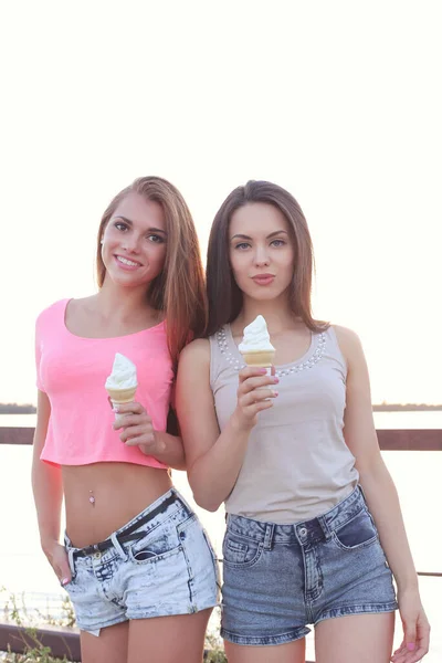 Bff Duas Meninas Bonitos Rua — Fotografia de Stock