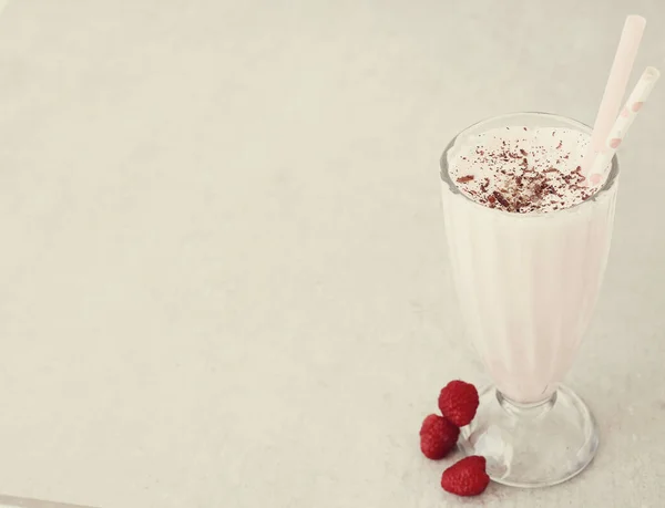 Leckerer Milchshake Auf Dem Tisch — Stockfoto