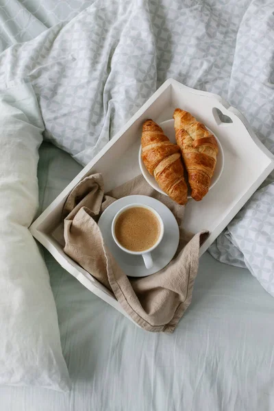 Morning Breakfast Bed — Stock Photo, Image