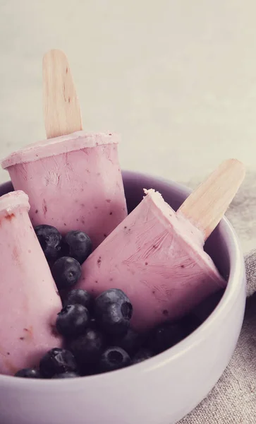 Delicioso Helado Yogur Sobre Mesa — Foto de Stock