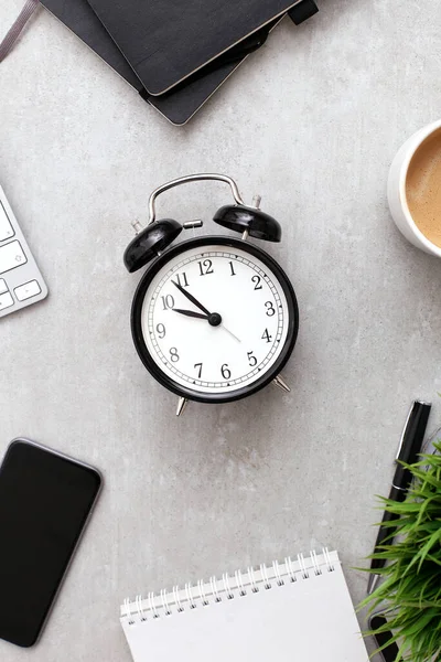 İş yeri. Ofiste bir gün.