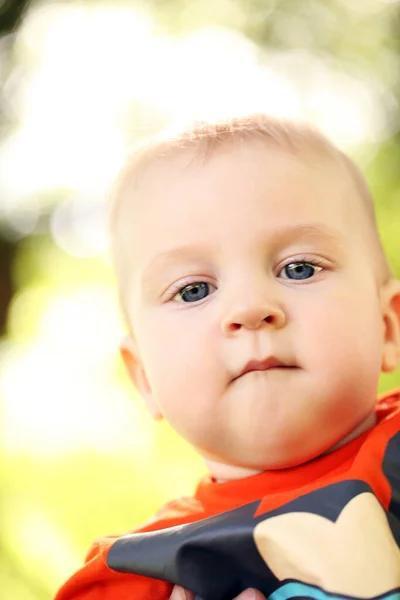 Adorable Small Kid Staring Camera His Big Blue Eyes — Stock Photo, Image