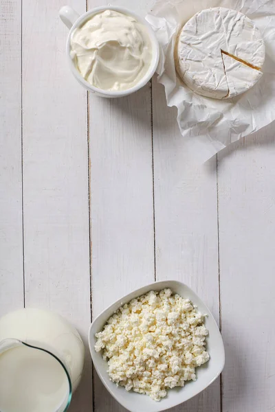 Essen Leckere Milchprodukte Auf Dem Tisch — Stockfoto