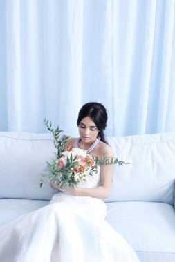 Gelinlik içinde güzel gelin