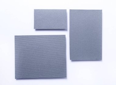 Beyaz arkaplanda kağıt kartları