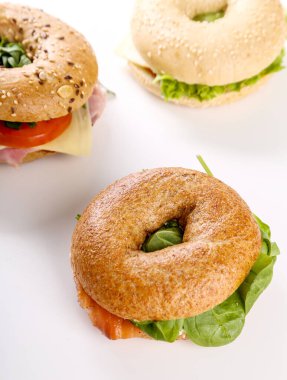 Masada nefis simit sandviçi.