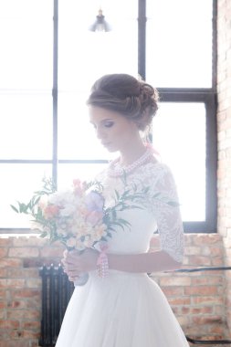 Gelinlik içinde güzel gelin