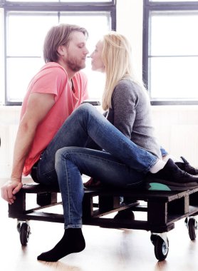 Aşk, ilişki. Evdeki güzel çift