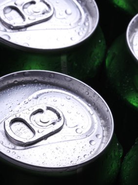 Kutuları soğuk içecekle kapat.