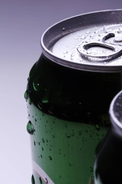 Kutuları soğuk içecekle kapat.