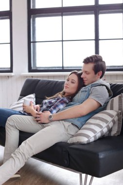 Aşk, ilişki. Evdeki güzel çift