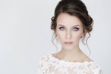 Gelinlik içinde güzel gelin