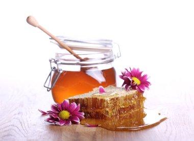 Tahta masada taze bal