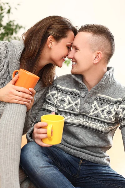 Fröhliches Glückliches Paar Posiert Hause — Stockfoto