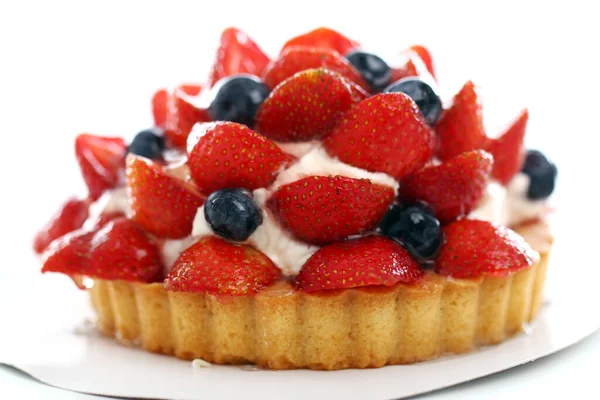 Fresh Tasty Cake Strawberry Blueberry White Background — Stock Photo, Image