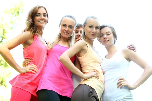 Jovens Amigos Caucasianos Felizes Desgaste Fitness Livre — Fotografia de Stock