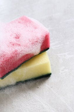 Ev, temiz. Köpüklü sünger