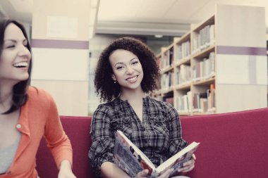 Eğitim, eğitim. Kütüphanedeki Kadınlar