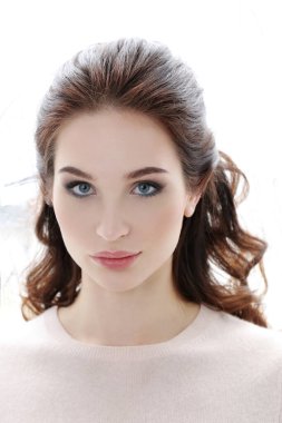 Güzellik. Güzel makyajlı kadın.