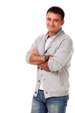 Beyaz arka planda izole edilmiş genç yakışıklı adamın stüdyo portresi.