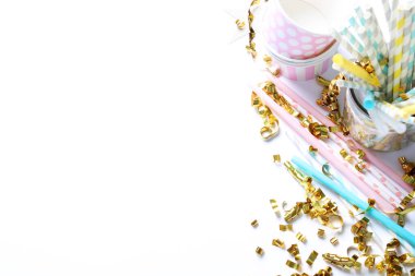 Şenlikli. Masada yılan var.