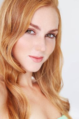 Güzellik. Yakın planda güzel bir kadın.