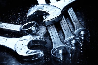 Demir yayıcıların yakın çekimi, stüdyo çekimi.