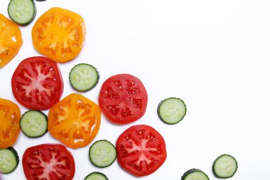 Beyaz arka planda sebzeler