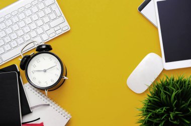 İş yeri. Ofiste bir gün.