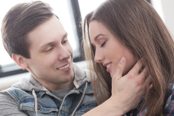 Amor Relacionamento Casal Bonito Casa — Fotografia de Stock