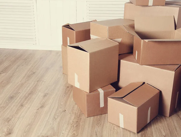 Moving Home Cardboard Boxes Floor — Stock Photo, Image