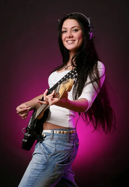 Feliz Adolescente Sonriente Tocando Guitarra — Foto de Stock