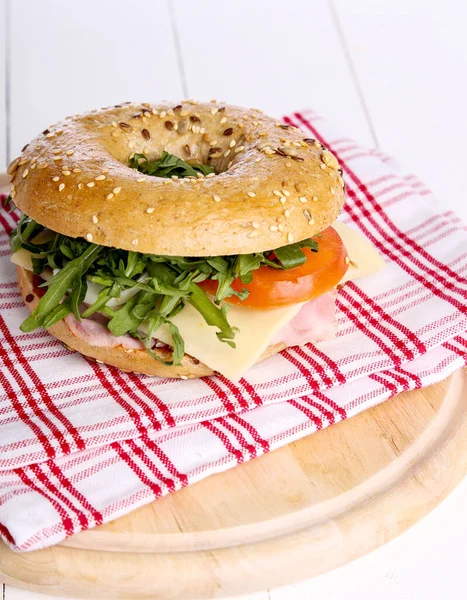 Délicieux Sandwich Bagel Sur Table — Photo