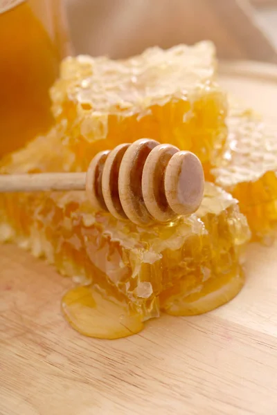 Leckerer Honig Auf Dem Tisch — Stockfoto