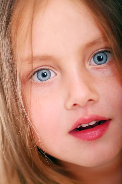 Retrato Menina Bonito Feliz Estúdio — Fotografia de Stock