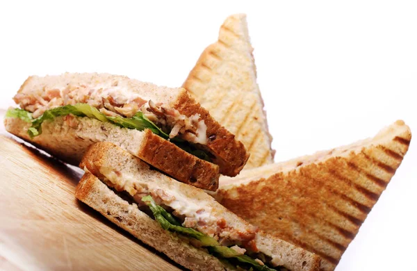 Frische Und Leckere Sandwiches Auf Dem Tisch — Stockfoto