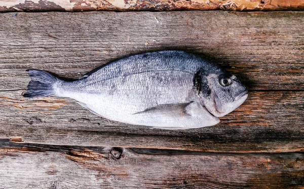 Mat Restaurang Fisk Träbordet — Stockfoto