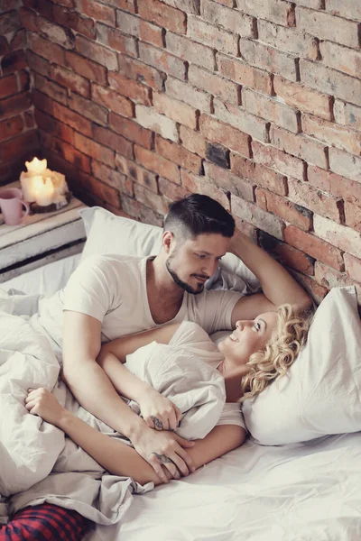 Lifestyle Beautiful Couple Bed — Stock Photo, Image