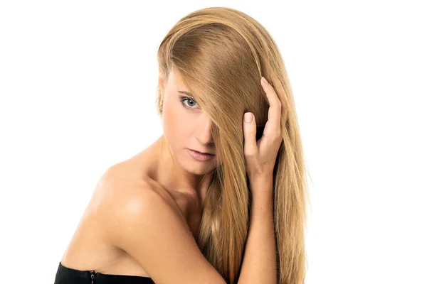 Portret Pięknej Dziewczyny Blond Włosy Proste Pozowanie Nagie Ramiona Białym — Zdjęcie stockowe