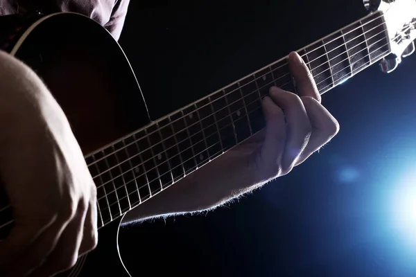 Musiker Som Spelar Akustisk Gitarr — Stockfoto