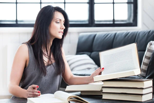 Lebensstil Studium Schöne Mädchen Mit Einem Buch — Stockfoto