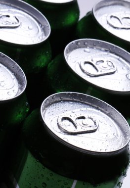 Kutuları soğuk içecekle kapat.