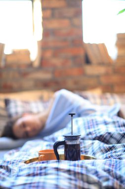 Yatakta sabah eğlencesi