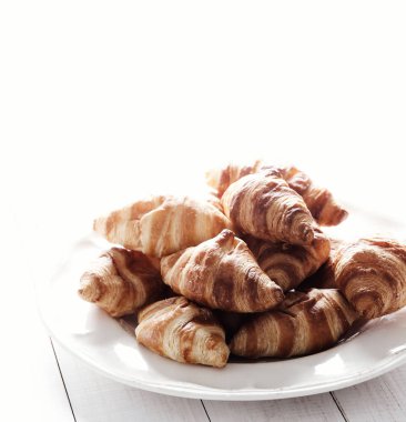 Masada lezzetli kruvasanlar var.