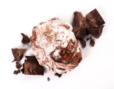 Tatlı tatlı. Masada nefis krema var.