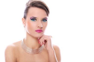 Bayan Beyaz arka plan üzerinde güzel makyaj