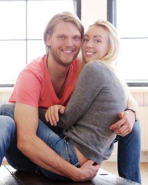 Aşk, ilişki. Evdeki güzel çift