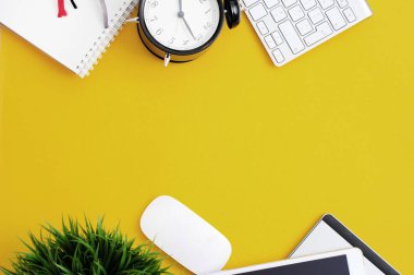 İş yeri. Ofiste bir gün.