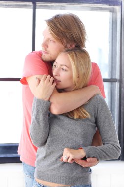 Aşk, ilişki. Evdeki güzel çift