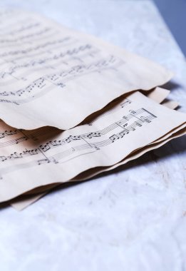 Gazete. Notlu eski çarşaflar